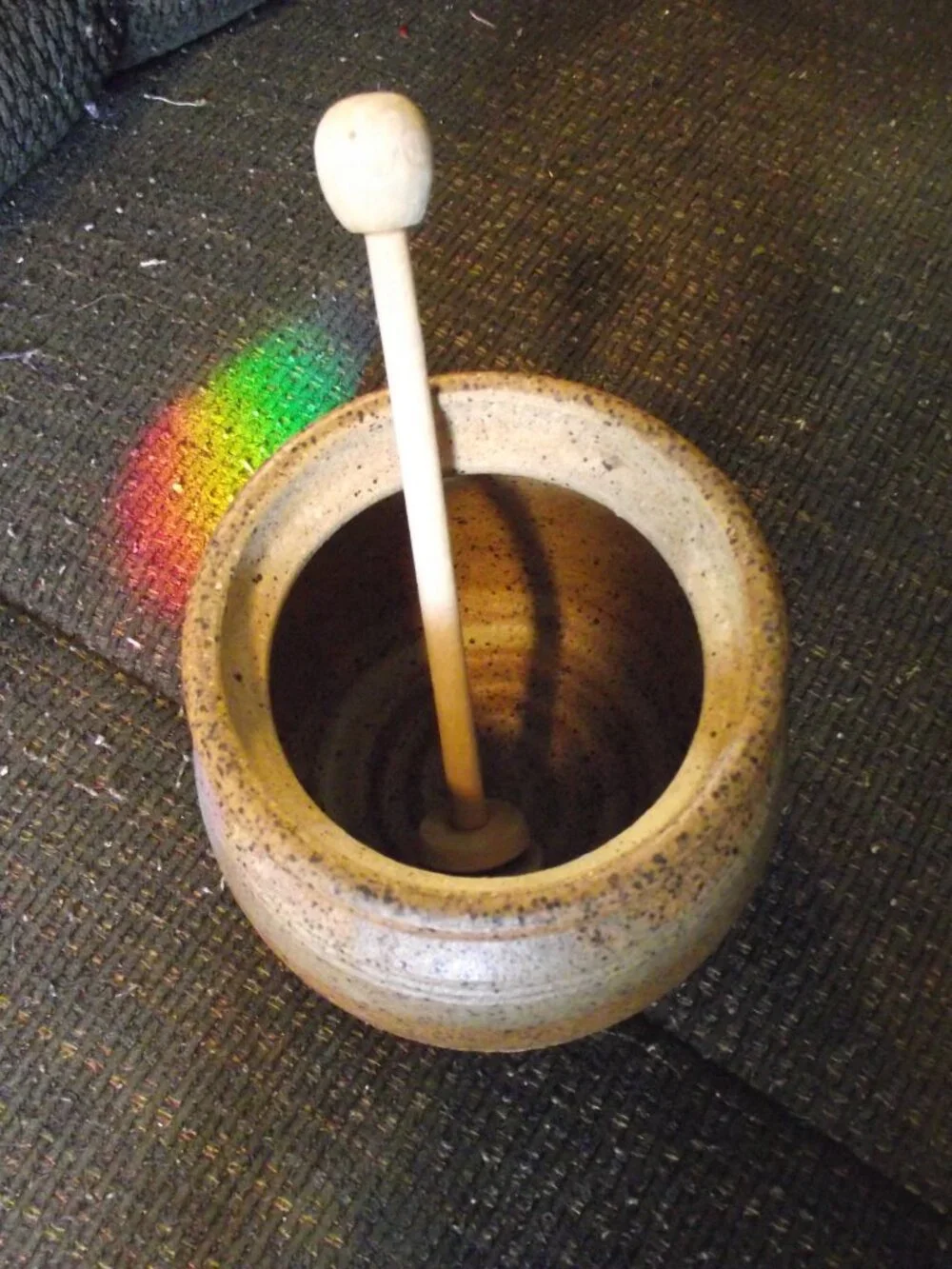 HAND TROWN STONEWARE HONEY POT W/DRIPPER